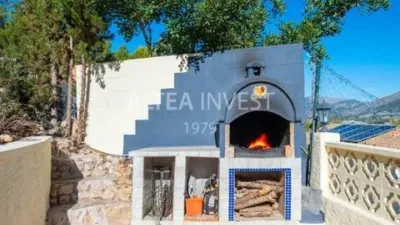 Chalet on Carrer de Tossal photo 5