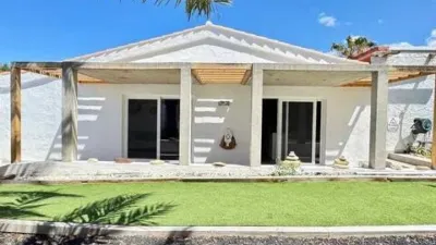 Chalet on Tres Piedras Street photo 2