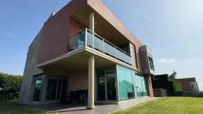 Chalet in Santa Cruz de Bezana photo 9