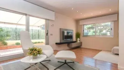 Chalet on Carrer de la Gran Via de Pau Casals photo 12