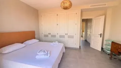 Casa adosada en alquiler en Calle Avenida los Cortijos, 3, Núcleo (San Roque) de 3.500 €<span>/mes</span>