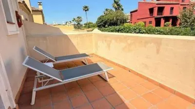 Casa adosada en alquiler en Calle Avenida los Cortijos, 3, Núcleo (San Roque) de 3.500 €<span>/mes</span>