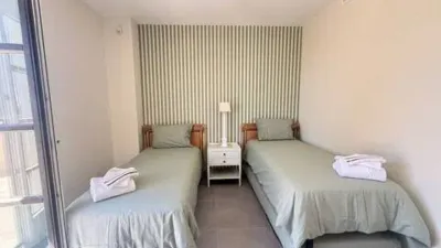 Casa adosada en alquiler en Calle Avenida los Cortijos, 3, Núcleo (San Roque) de 3.500 €<span>/mes</span>