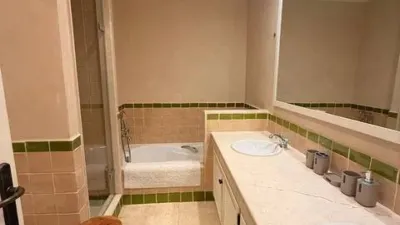 Casa adosada en alquiler en Calle Avenida los Cortijos, 3, Núcleo (San Roque) de 3.500 €<span>/mes</span>