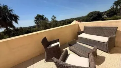 Casa adosada en alquiler en Calle Avenida los Cortijos, 3, Núcleo (San Roque) de 3.500 €<span>/mes</span>