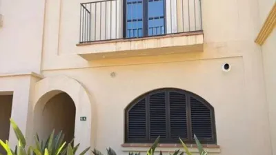 Casa adosada en alquiler en Calle Avenida los Cortijos, 3, Núcleo (San Roque) de 3.500 €<span>/mes</span>