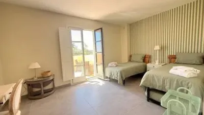 Casa adosada en alquiler en Calle Avenida los Cortijos, 3, Núcleo (San Roque) de 3.500 €<span>/mes</span>
