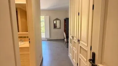 Casa adosada en alquiler en Calle Avenida los Cortijos, 3, Núcleo (San Roque) de 3.500 €<span>/mes</span>
