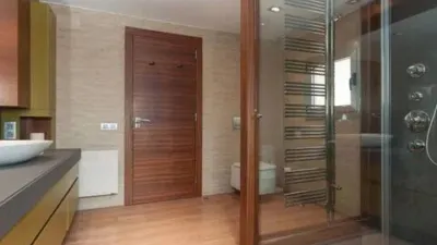 Chalet on Carrer de la Gran Via de Pau Casals photo 30