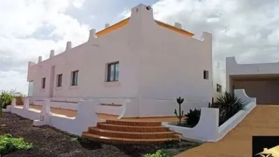 Chalet in Antigua photo 2