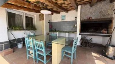 Chalet on Carrer Tarragona photo 3