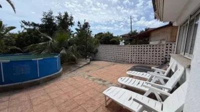 Chalet on Carrer Tarragona photo 15