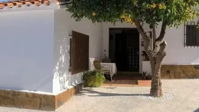 Chalet on Pedro de Mena Street photo 3