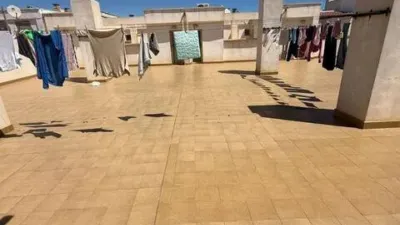 Duplex penthouse in Plaza Porticada, with 119 m² built area, 3 bedrooms, 2 bathrooms, good condition, floor 4, 2 wardrobes, 1 terrace(s), 25 m² of terrace, French kitchen, lift, 2006, green areas, 4 floors in the building, top floor, pets accepted. Duplex penthouse in Guardamar del Segura just 200m from the beach. The main floor features a living-dining room with side sea views, French kitchen, two bedrooms with fitted wardrobes, one bathroom. An internal staircase leads to the upper floor where there is a spacious bedroom with an en-suite bathroom and a private solarium of about 25m² with sea views. 119 m². There is also direct access to the communal solarium. In 2023, sold furnished and equipped. Close to all amenities. photo 19