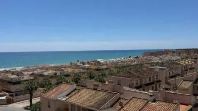 Duplex penthouse in Plaza Porticada, with 119 m² built area, 3 bedrooms, 2 bathrooms, good condition, floor 4, 2 wardrobes, 1 terrace(s), 25 m² of terrace, French kitchen, lift, 2006, green areas, 4 floors in the building, top floor, pets accepted. Duplex penthouse in Guardamar del Segura just 200m from the beach. The main floor features a living-dining room with side sea views, French kitchen, two bedrooms with fitted wardrobes, one bathroom. An internal staircase leads to the upper floor where there is a spacious bedroom with an en-suite bathroom and a private solarium of about 25m² with sea views. 119 m². There is also direct access to the communal solarium. In 2023, sold furnished and equipped. Close to all amenities. photo 23