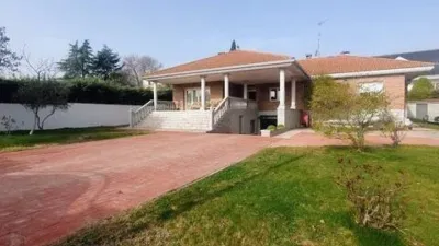 Chalet on Paseo de la Cañada photo 2
