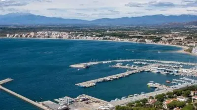 Apartment in Port Esportiu-Canyelles-Puig Rom photo 29