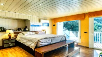 Chalet on Carrer d'Antoni Canals photo 14