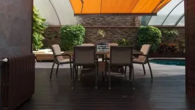Chalet on Carrer de la Gran Via de Pau Casals photo 52