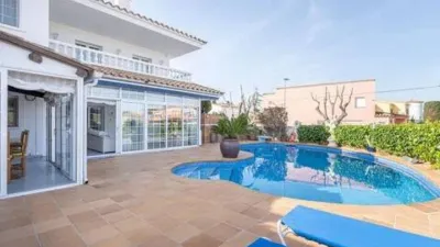 Chalet in Passatge Requesens photo 10
