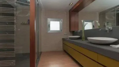 Chalet on Carrer de la Gran Via de Pau Casals photo 31