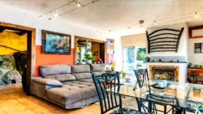 Chalet on Carrer d'Antoni Canals photo 11
