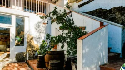 Chalet on Carrer d'Antoni Canals photo 8
