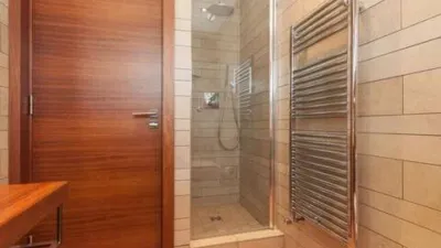 Chalet on Carrer de la Gran Via de Pau Casals photo 49