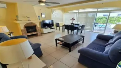 Chalet on Carrer del Montseny photo 9
