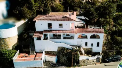 Chalet on Carrer d'Antoni Canals photo 3