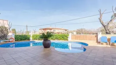 Chalet in Passatge Requesens photo 21