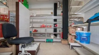 Local comercial en venta en Perillo - Más