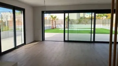 Chalet on Carrer de Lola Anglada photo 94