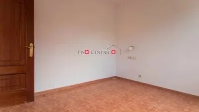 Casa – Os Regos, Urbanización Xardín de Nós, O Coroto - Més