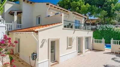 Chalet on Avenida de La Fustera S-N photo 3