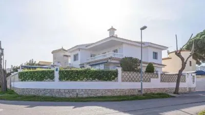 Chalet in Passatge Requesens photo 2