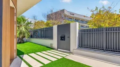 Chalet on Carrer de Lola Anglada photo 4