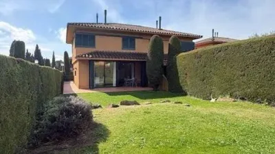 Townhouse in Navata photo 2