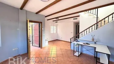 Chalet on Carrer Almendro photo 6
