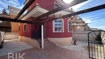 Chalet on Carrer Almendro photo 3