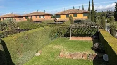 Townhouse in Navata photo 18