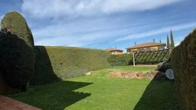 Townhouse in Navata photo 3