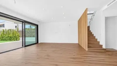 Chalet on Carrer de Lola Anglada photo 23