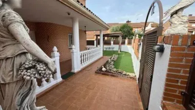 Semi-detached house in Griñón photo 2