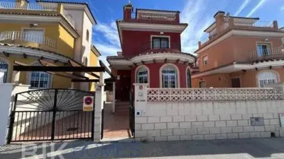 Chalet on Carrer Almendro photo 5