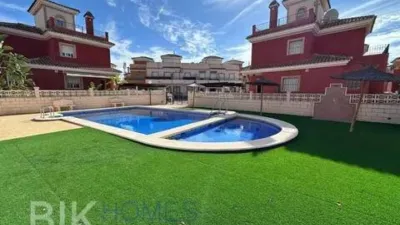 Chalet on Carrer Almendro photo 4