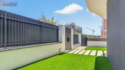 Chalet on Carrer de Lola Anglada photo 3
