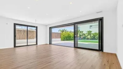 Chalet on Carrer de Lola Anglada photo 18