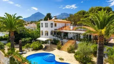 Chalet on Carrer de la Capitana photo 2