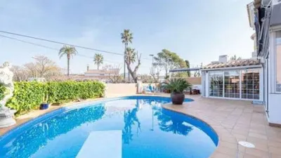 Chalet in Passatge Requesens photo 8
